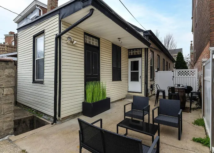 Walk To Downtown, Bars, Stadiums - Perfect For 4!