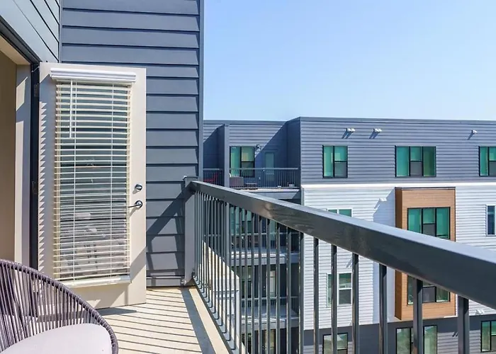 Landing Modern Apartment With Amazing Amenities