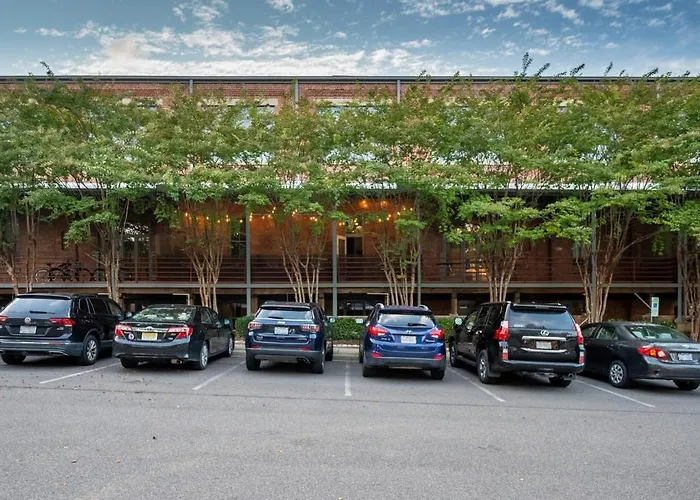 100 Year Old Historic Brick 2Br Loft Large Patio1