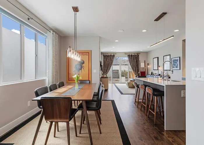 Luxury Home: Monthly Rental House Near Denver