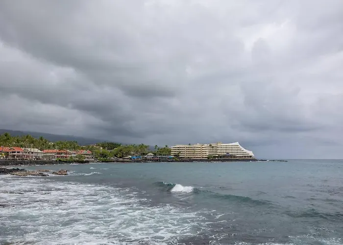 Unit A Kaiupoho - Island Elegance: Prime Spot