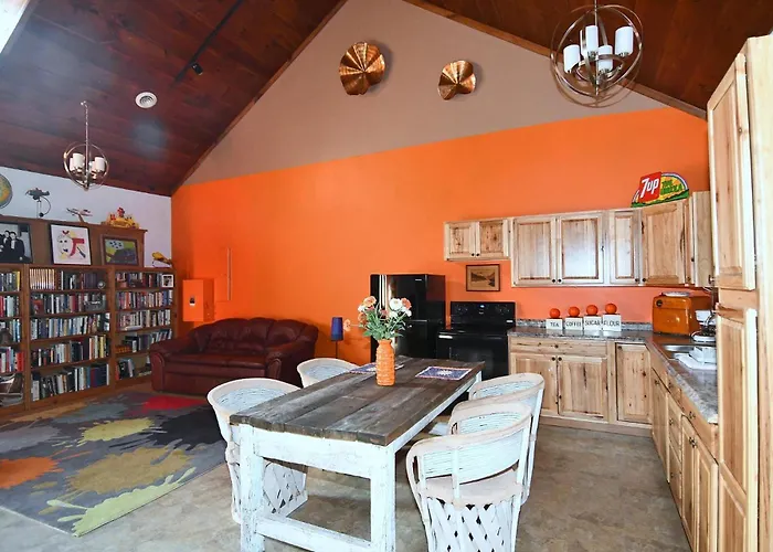 Mountain Meltdown - Pet Friendly, Grill, Wifi, Fire Pit, Ev Station -Shared Space - Grill, Fire Pit, Covered Porch, Fountain Pond