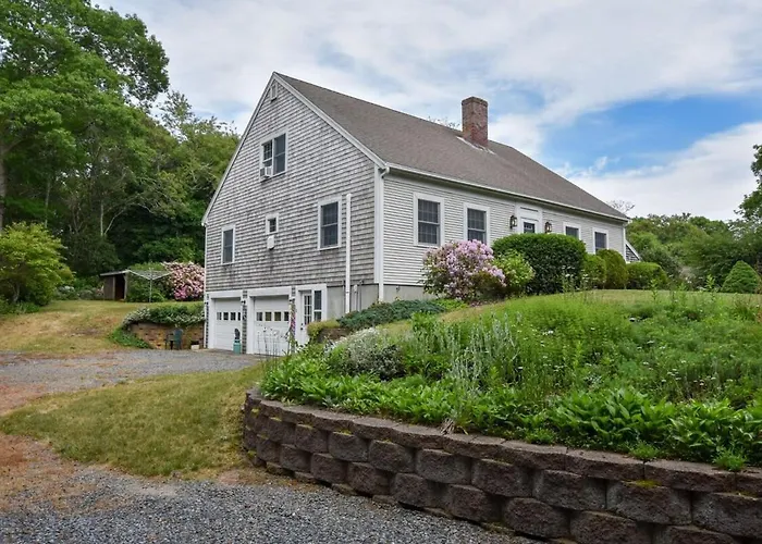 4-5 Min To Mill Pond Or Nauset Beach