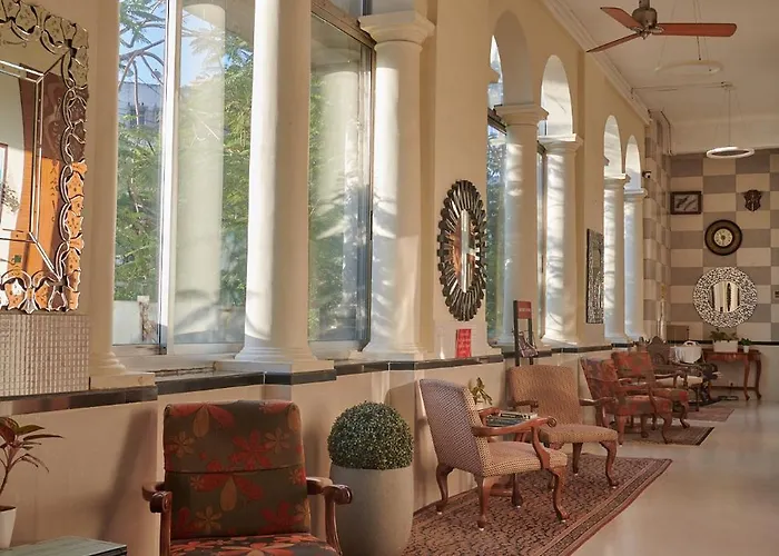Elphinstone Hotel