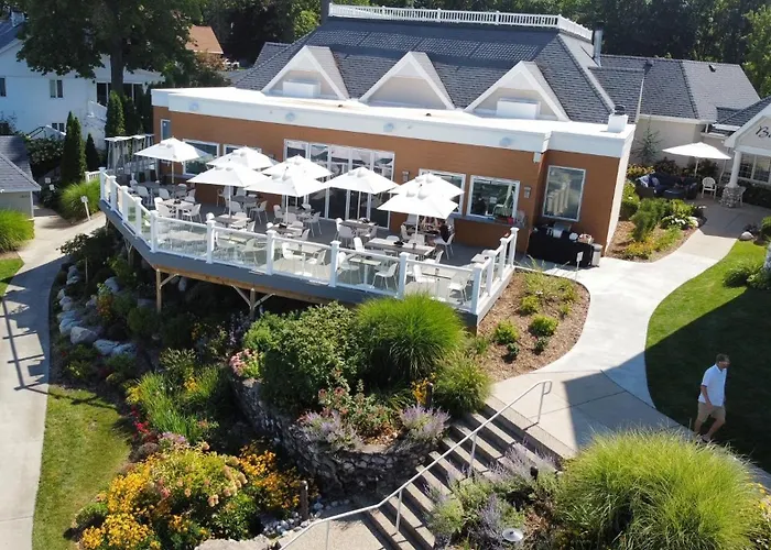 Bay Pointe Inn