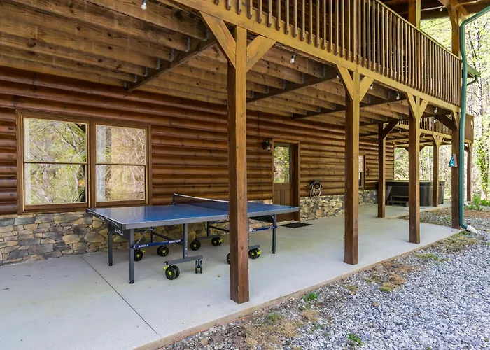 New! Lakeview Retreat - 3 Bed, Hot Tub, Ping-Pong