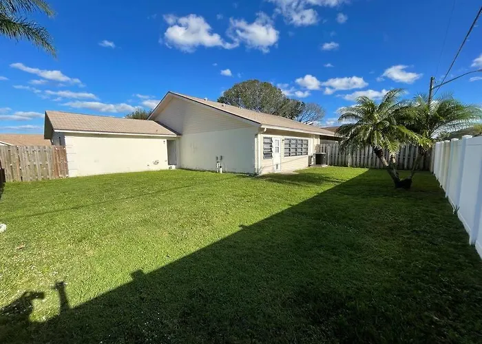 Sunny Jupiter Villa