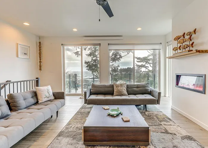 Depoe Bay Townhome W/ Deck & Stunning Ocean Views!