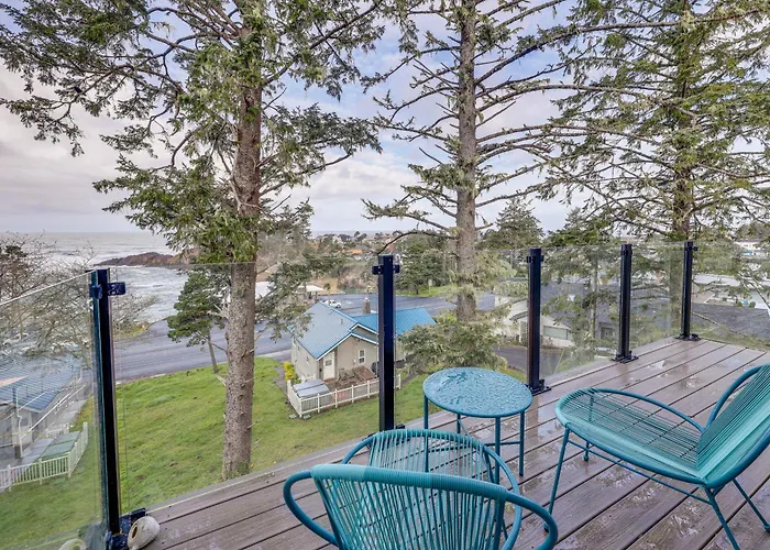 Depoe Bay Townhome W/ Deck & Stunning Ocean Views!