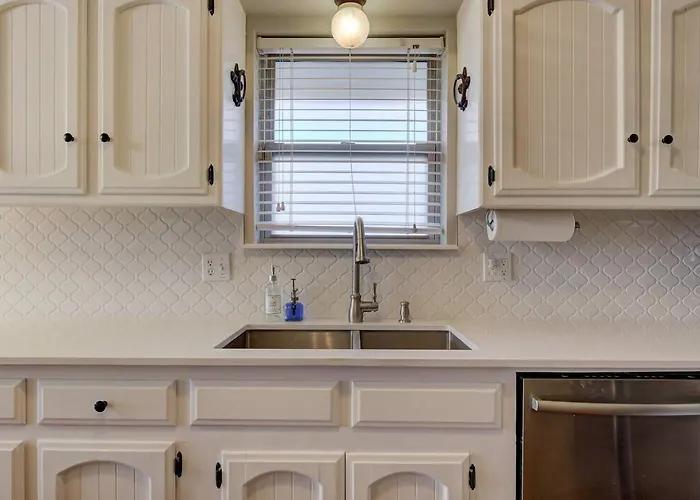 Family Home 5 Beds 3 Baths By Oc