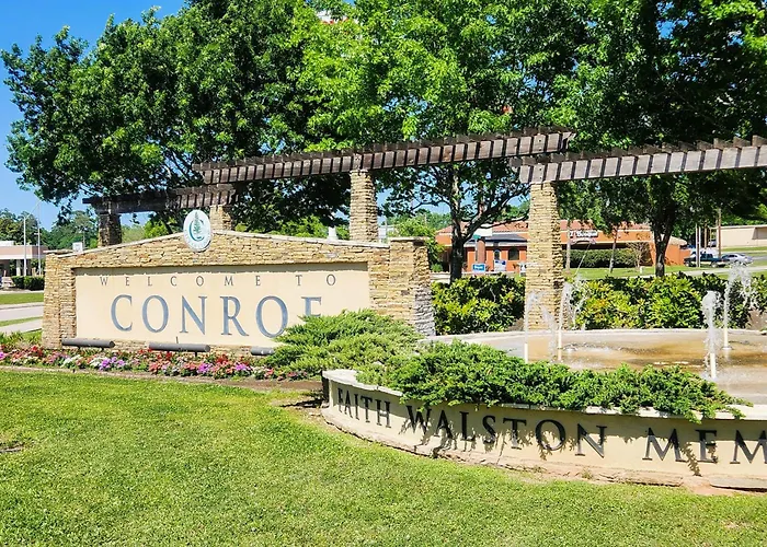 Backyard, Deck & Fire Pit: Conroe Getaway