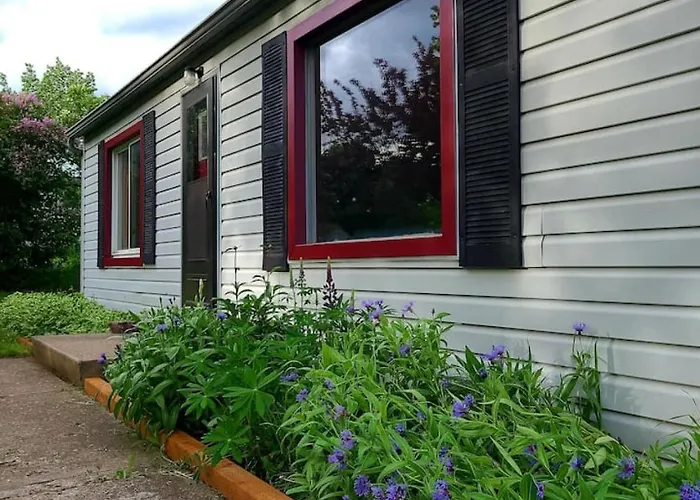 4Th Ave Hideaway - Cozy Home With Spacious Yard