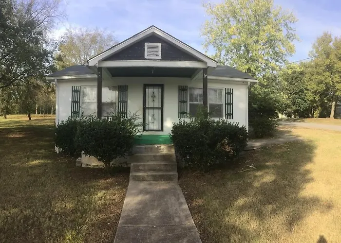 Charming 3-Bed, 1,5 Bath Home - Entire Space Just For You!