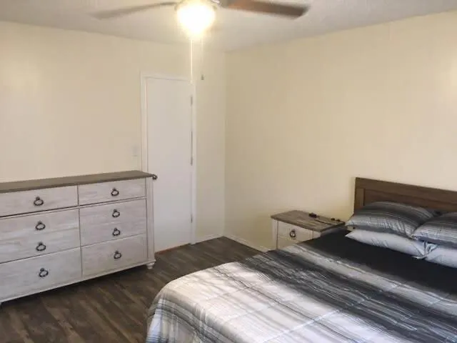 Downstairs One Bedroom Close To Fort Sill!