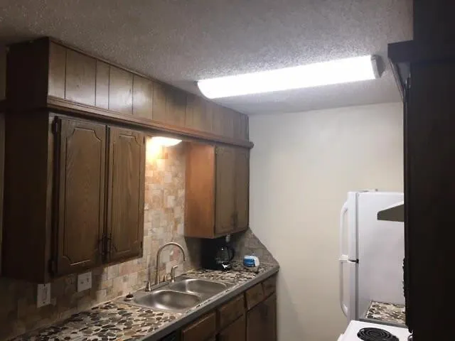 Downstairs One Bedroom Close To Fort Sill!