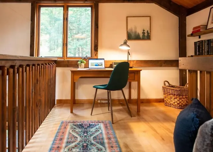 Stonebridge Cabin Modern Amenities, Enjoy Nature!