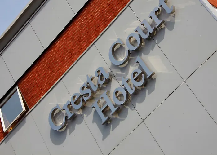 Cresta Court Hotel