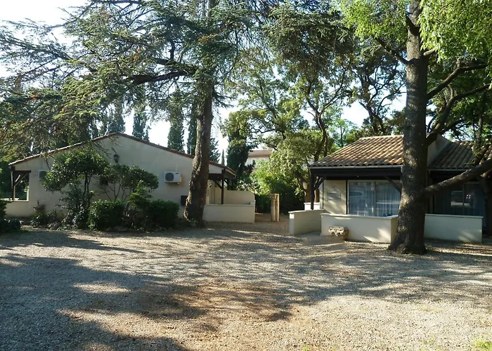 Logis Hotel - Restaurant Residence Les Cedres