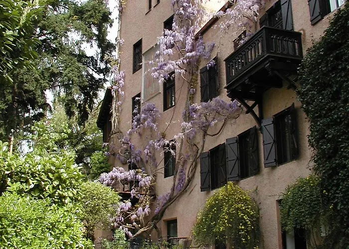 Schloss-Castel Pienzenau - Guestrooms & Apartments - B&B-Hotel & Restaurant Merano
