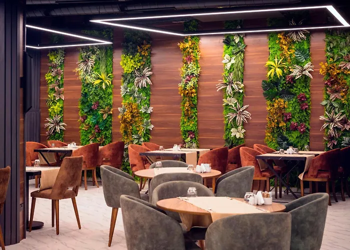 Novel Centre Point Hotel