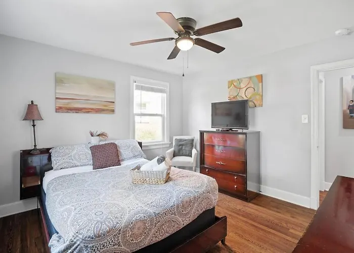 Private House + Yard Central Location To All Rva