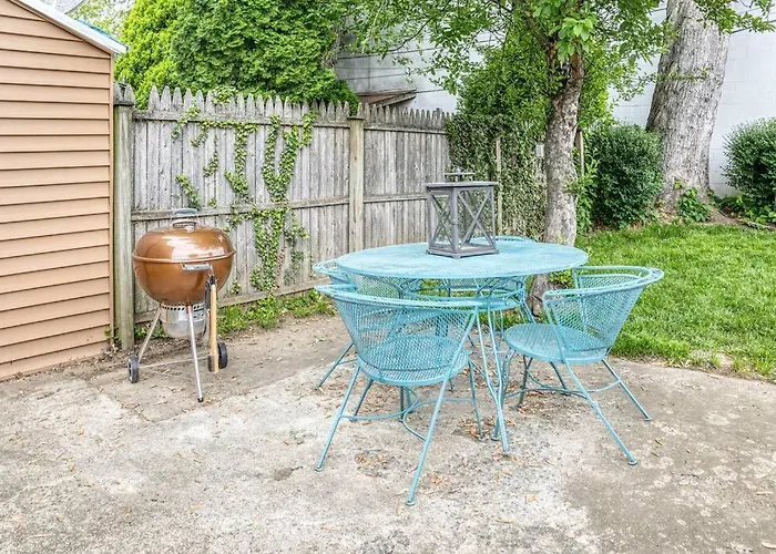 Larry'S Lancaster Landing: With Fully-Fenced Yard