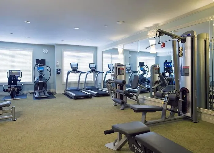 Comfortable Apartment With Pool Gym & Other Amenities #3304