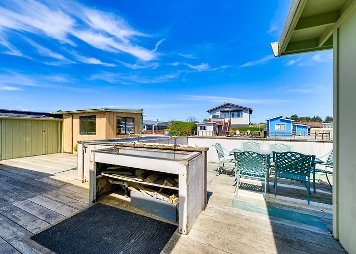 Peaceful Eureka Beach Cottage W/ 30-Foot Dock