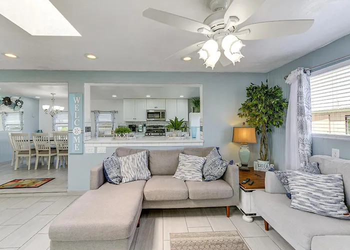 Peaceful Eureka Beach Cottage W/ 30-Foot Dock