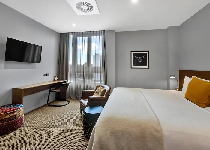 King And Queen Hotel Suites
