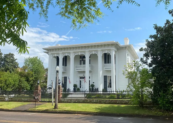 Shadowlawn Bed And Breakfast