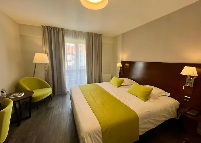 Logis Hotel Le Menestrel - Chambres Climatisees