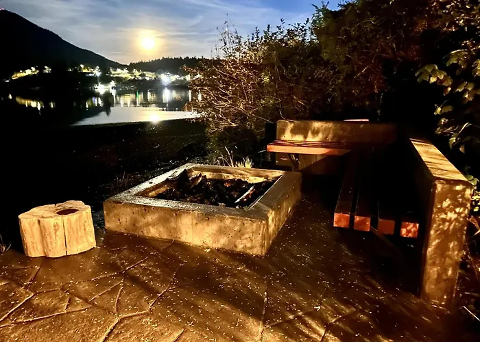 Waterfront Hot Tub Firepit King Bed - 6H