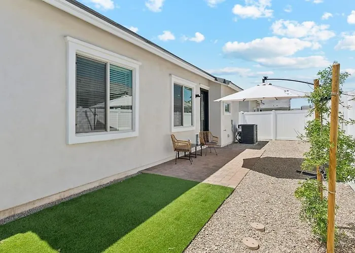 Fresh Modern Home In Buckeye With Pool,Bbq