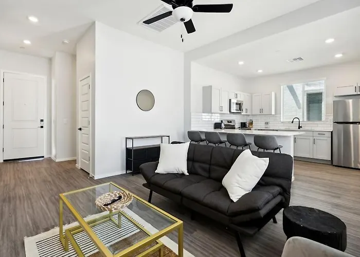 Fresh Modern Home In Buckeye With Pool,Bbq