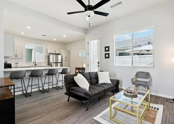 Sparkling Modern Home In Buckeye With Pool,Bbq