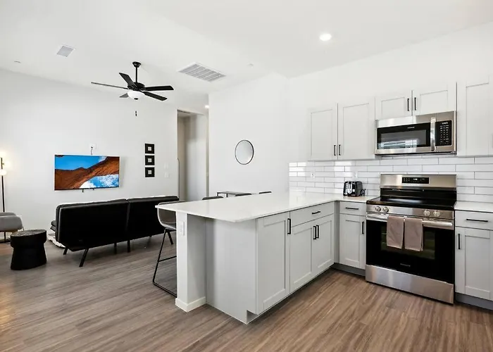 Gleaming Contemporary Home In Buckeye With Pool,Bbq