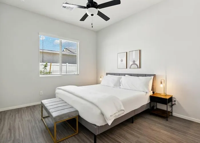 Sunny Contemporary Home In Casa Grande With Pool,Bbq