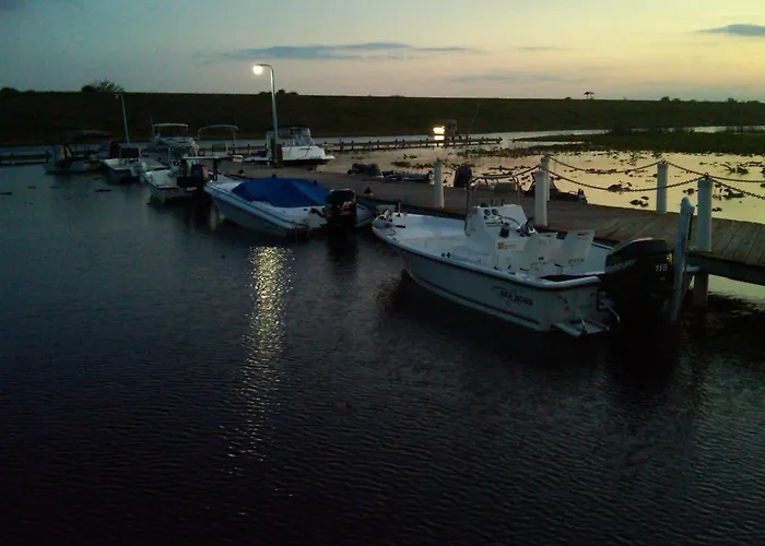 Lakeshore Resort And Marina