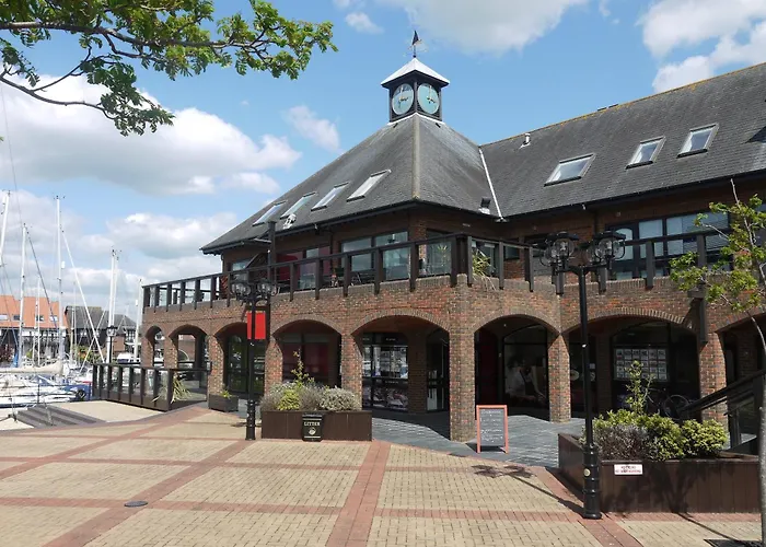Boathouse Hotel