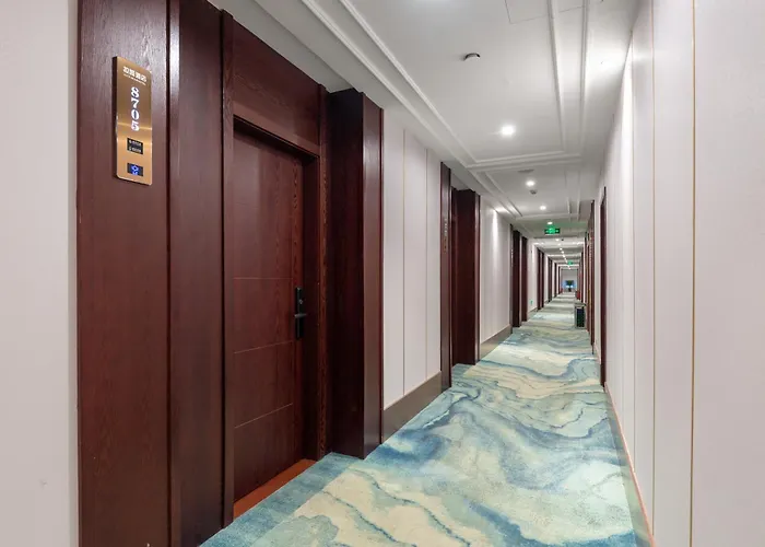 Yiwu Luckbear Hotel