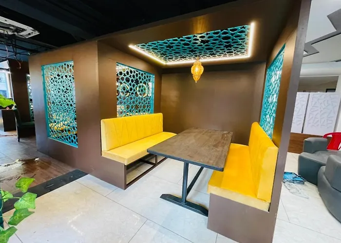 Lee-Benz Ark Hotel