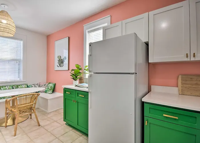 Easy Walk To Seagrove Beach: 'Beverly Bungalow'