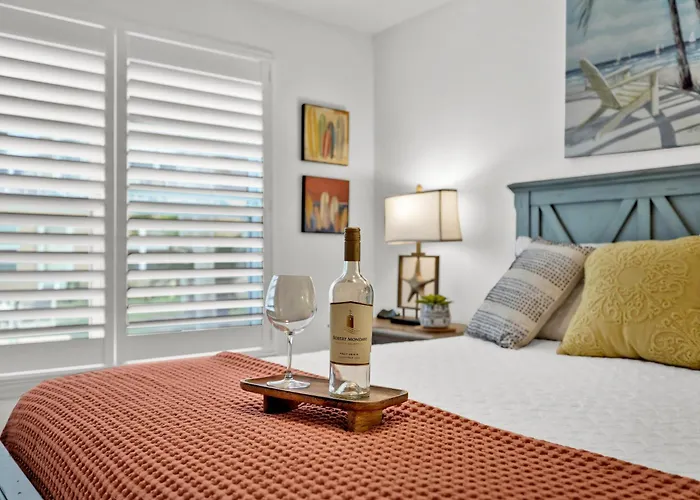 Beachside Bungalow: Surfside I #104