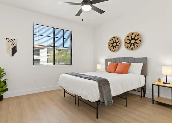 Cozysuites Glendale By The Stadium With Pool 13