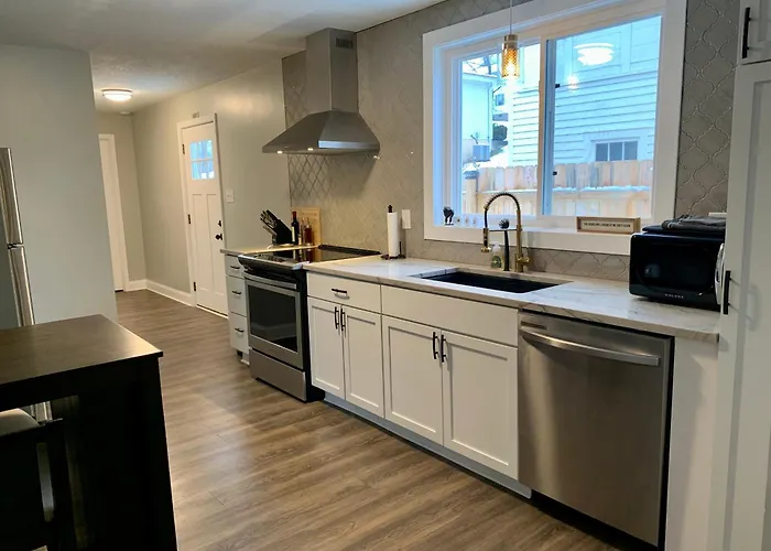 Alemania Haus - Cozy Rambler On Market Street!