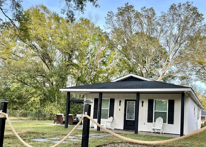 Love Shack In Foley/ Hot Tub / Modern Cozy
