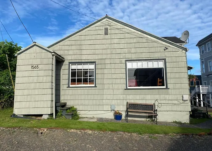Historic Downtown Cottage