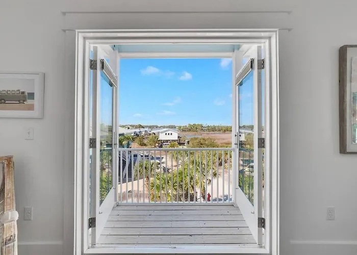 Family Getaway! Blue Bungalow W Pool! 4Min Walk To Beach!