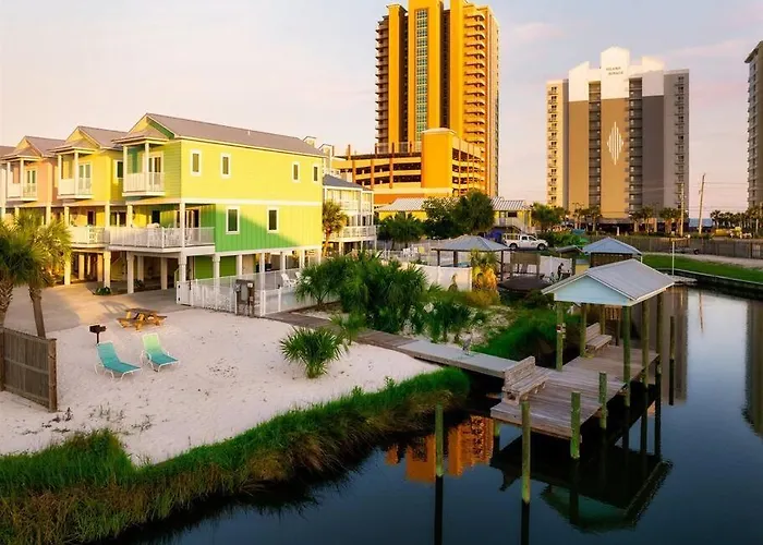 Green Family Bungalow! Beach Access, Pool, & Fishing Dock